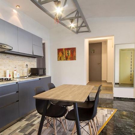 4 Bedroom Apartment On Liberty Square Tiflis Exterior foto