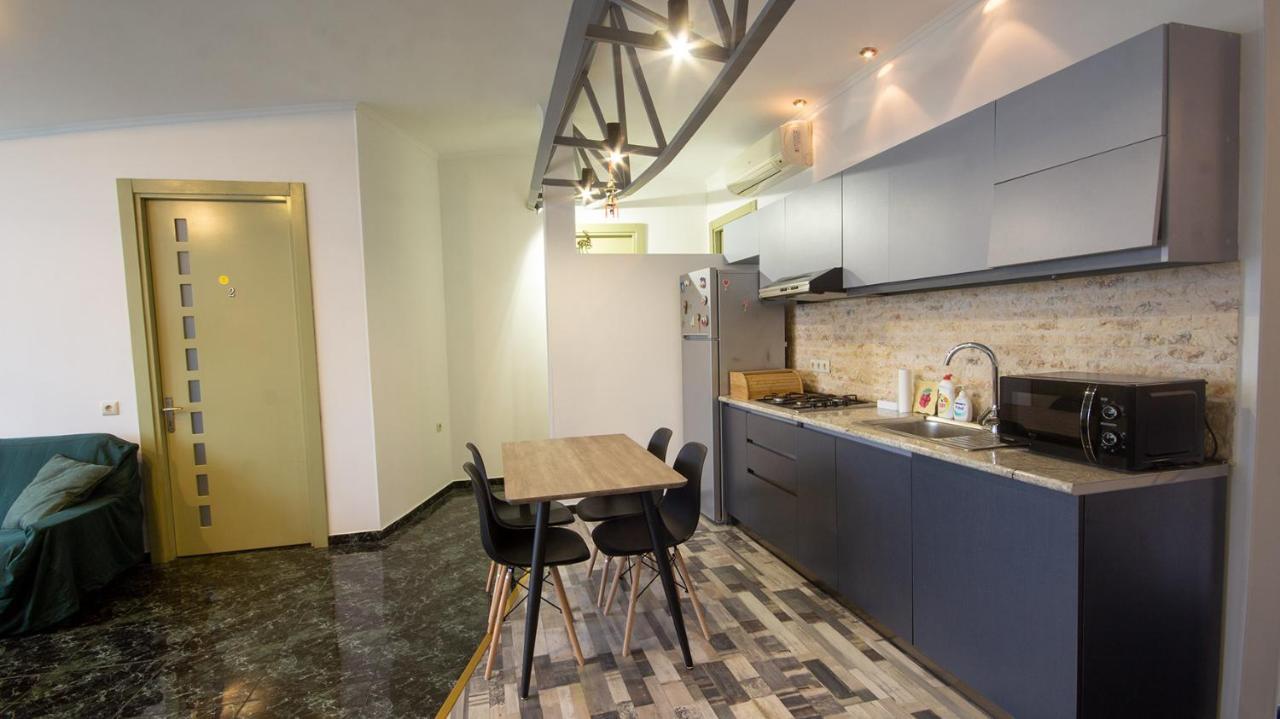 4 Bedroom Apartment On Liberty Square Tiflis Exterior foto