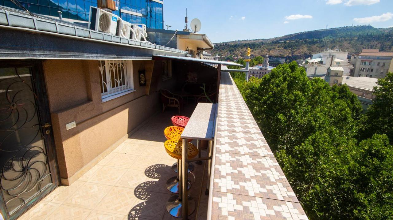 4 Bedroom Apartment On Liberty Square Tiflis Exterior foto