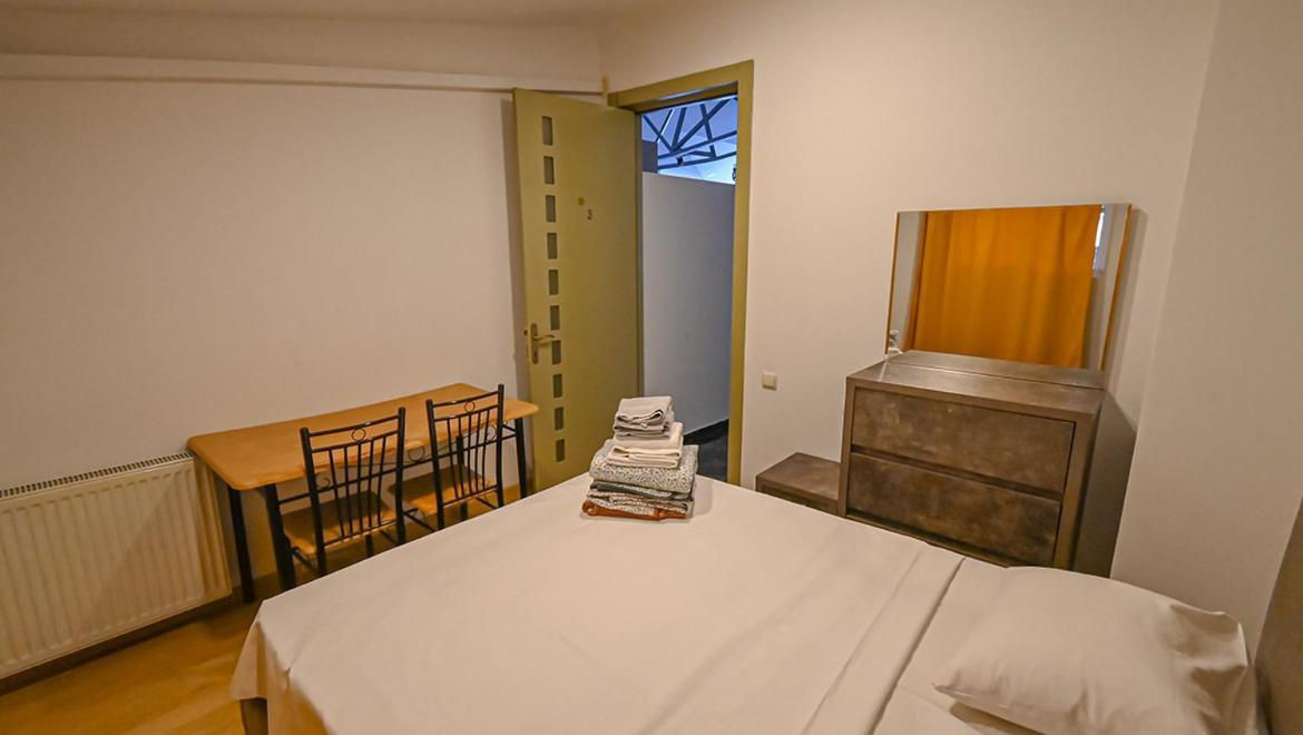 4 Bedroom Apartment On Liberty Square Tiflis Exterior foto